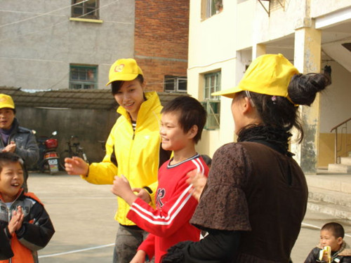 2010.11.3建宁县志愿者联谊会特殊学校慰问行_副本.jpg